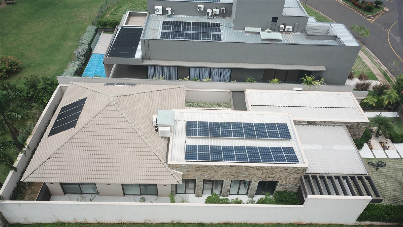 Instalação residencial de alto padrão GW Fotovoltaica